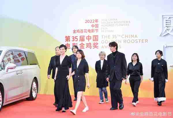 朱一龙、杨颖、倪妮、张小斐……众电影人亮相金鸡颁奖典礼走红毯
