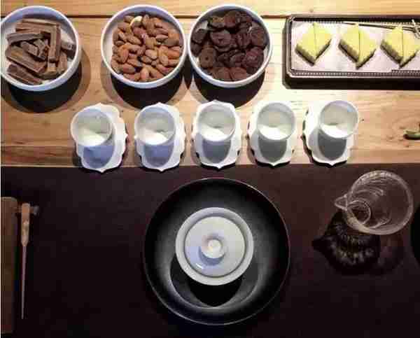 杭州：打卡杭城这5家特色茶馆，在中式茶楼里泡茶赏西湖