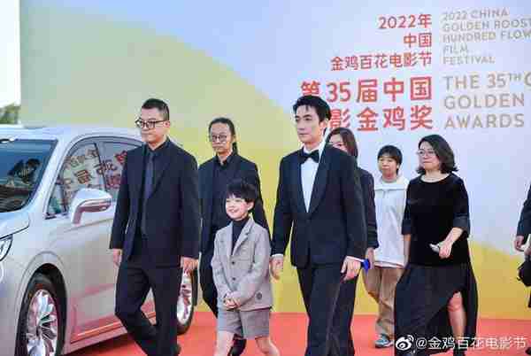 朱一龙、杨颖、倪妮、张小斐……众电影人亮相金鸡颁奖典礼走红毯