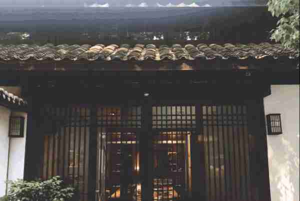 杭州：打卡杭城这5家特色茶馆，在中式茶楼里泡茶赏西湖