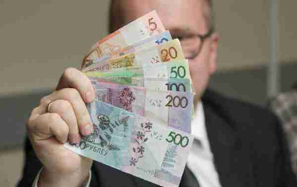 俄罗斯外贸银行推出人民币存款业务，最高年利率8 %，我能存吗？