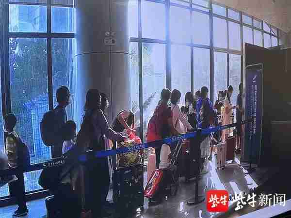 首批在琼滞留南京旅客228人平安回宁 将实行“3天集中隔离医学观察+4天居家隔离医学观察”